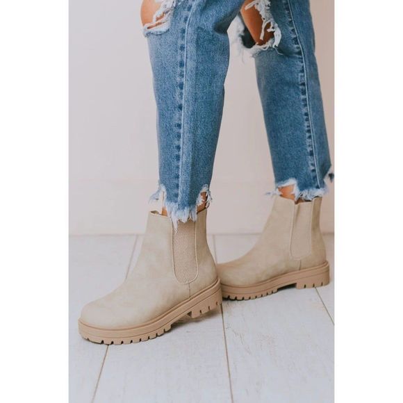 $75 NEW Soda Pilot Lug Sole Low Heel Chelsea Fashion Ankle Bootie - Beige 9 - Picture 2 of 10